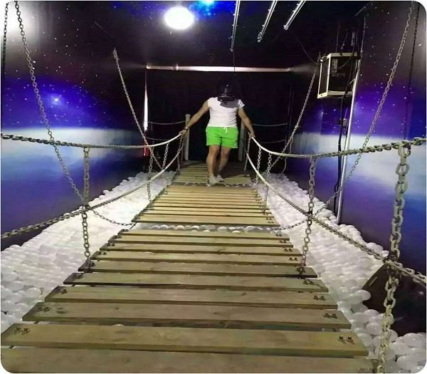 VR雪崖索橋產(chǎn)品-VR雪山吊橋體驗